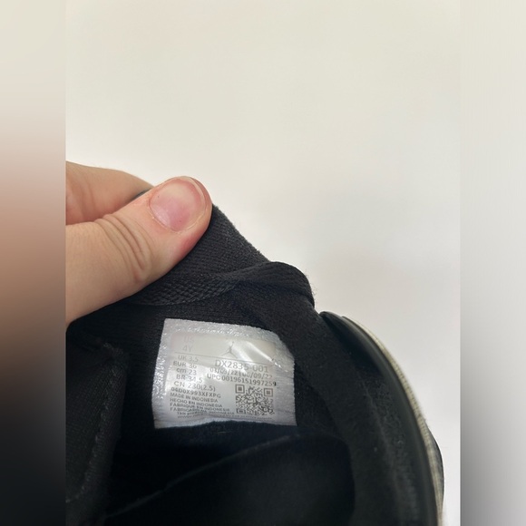 Jordan Retro 6’s (Chrome) colourway - Picture 8 of 8